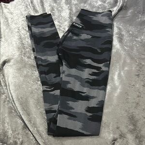 K Deer Women's Camouflage Leggings - Black and Gray
